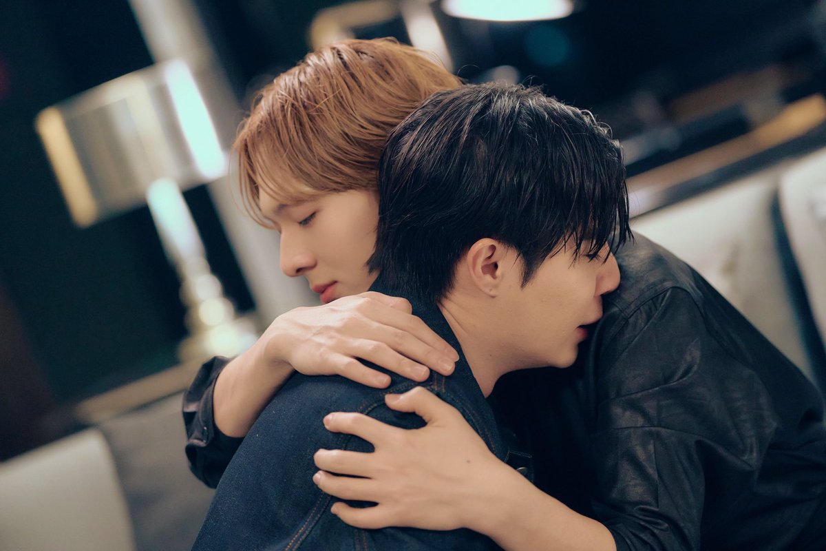 THETOYS_TH's tweet photo. “ยกดวงใจ ฝากไว้ให้เธอใช้ผู้เดียว
ยอมฉันยอมหลับตาไม่ฟังเสียงใคร
หลับตาข้างเดียว ปิดหูอีกครั้งเดียว 
แค่เสี้ยวนาที ความรักฉันฝากไว้ให้เธอผู้เดียว”

ไพ��ราะมากกกก 🥹☁️🩵

DAVICHMETHA CITY
#TheNextPrinceEP6 #THETOYS https://t.co/rBT1Nb2XN0