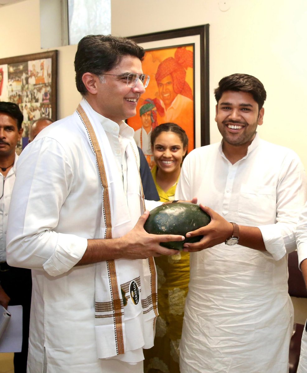 Vedprakash Gurjar Dholpur (@vedprakash_gurj) on Twitter photo मेरे नेता - मेरे आदर्श
आज निर्जला एकादशी के पावन पर्व पर आदरणीय
श्री सचिन पायलट साहब से जयपुर आवास पर मुलाकात कर जैविक खेती का तरबूज भेंट कर आशीर्वाद प्राप्त किया
विधानसभा क्षेत्र-बाड़ी
<a href="/SachinPilot/">Sachin Pilot</a> मेरे नेता - मेरे आदर्श
आज निर्जला एकादशी के पावन पर्व पर आदरणीय
श्री सचिन पायलट साहब से जयपुर आवास पर मुलाकात कर जैविक खेती का तरबूज भेंट कर आशीर्वाद प्राप्त किया
विधानसभा क्षेत्र-बाड़ी
<a href="/SachinPilot/">Sachin Pilot</a>