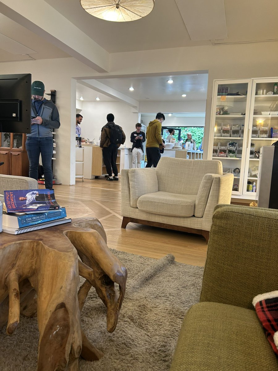 mickeyxfriedman's tweet image. if anyone is at manifest please say hi, I’m v shy / in the corner again