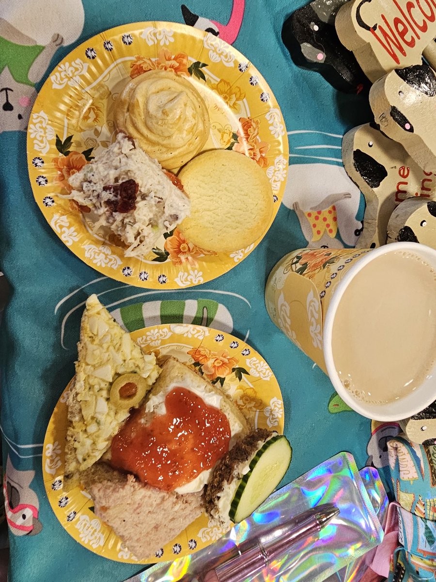mrwugglythepug's tweet photo. Tea time! Very yummy tea goodies. My first ever tea time. @pugcamp #pugs #fawnpug #alice #aliceinwonderland https://t.co/dY9KmfdGAR