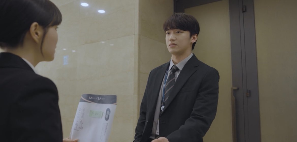 __kdramaland's tweet photo. Is he a sibling of Mirae’s previous coworker that had to quite?

#OurUnwrittenSeoulEp5
#OurUnwrittenSeoul https://t.co/ixRuPIwkA1