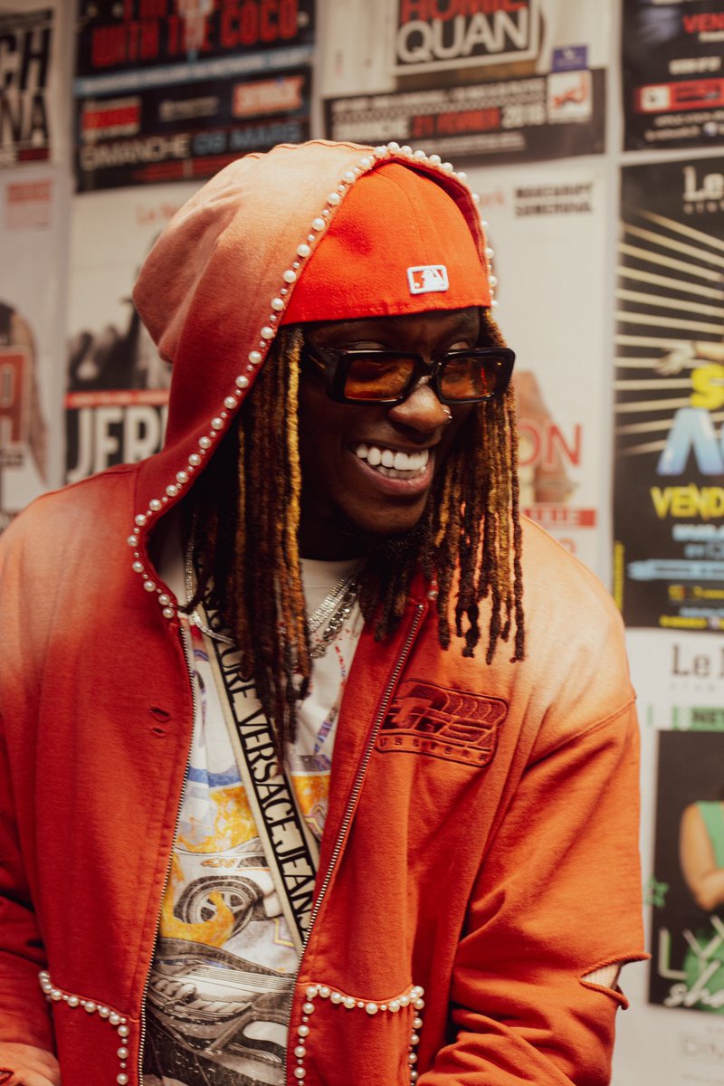 's tweet image. J’ai photographié @HimraOfficiel en showcase à LILLE 📍📸