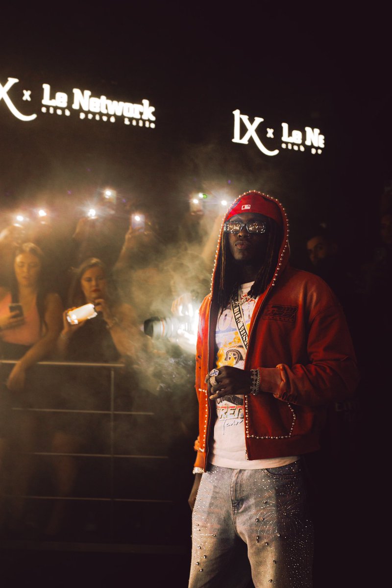 's tweet image. J’ai photographié @HimraOfficiel en showcase à LILLE 📍📸