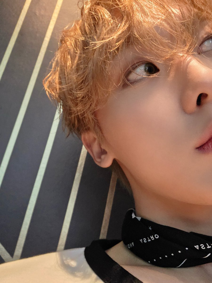 Sanha_TH's tweet photo. [แปล]
คอนเสิร์ตที่เฝ้ารอมายาวนานวันแรกได้จบลงแล้ว รู้สึกดีมากๆ เลย เหมือนได้ใช้เวลาร่วมกับโรฮ่าอย่างมีความสุขมากๆเลย พวกเรากินข้าวด้วยกัน ดูมอนิเตอร์ของวันนี้ ได้ใช้เวลาสนุกร่วมกัน ตอนนี้กำลังจะไปนอนละครับ คงจะเดินทางมาไกลใช่มั้ย ขอบคุณที่ลำบากนะครับ หลับฝันดี��ะ รักนะ แล้วเจอกันพรุ่งนี้นะครับ 💜

#YOONSANHA #SANHA
#ซานฮา #ยุนซานฮา
#윤산하 #산하 #문빈 #MOONBIN 
#아스트로 #ASTRO
@offclASTRO