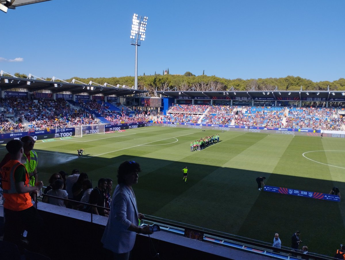 En el Alcoraz a punto de que empiece la #FinalCopadelaReina entre Barcelona y Atlético de Madrid.