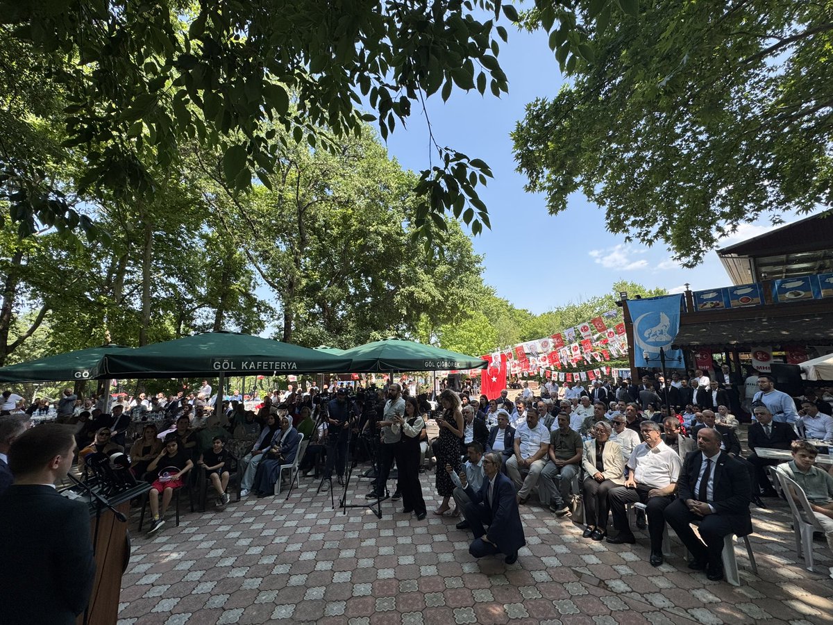 Geleneksel Bayramlaşma programımızı Genel Sekreterimiz ve Bursa Milletvekilimiz İsmet Büyükataman, Bursa Milletvekilimiz Fevzi Zırhlıoğlu, Ülkü Ocakları İl Başkanımız Nurtaç Usta, İlçe Başkanlarımız, STK’larımızın kıymetli temsilcileri, değerli hemşehrilerimiz ve dava