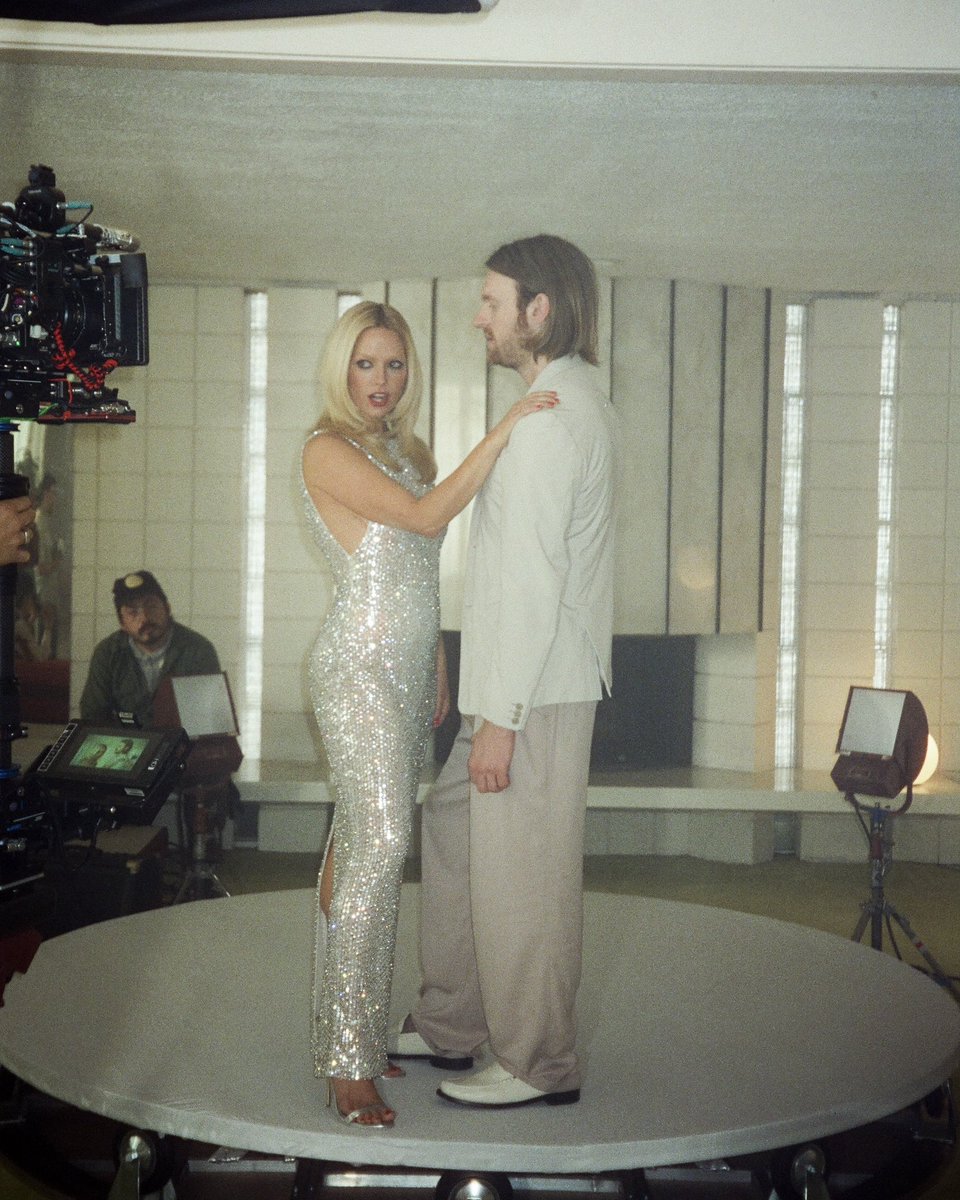 ashemusic's tweet image. Few things in my life have made as much sense as Finneas and me starting @TheFavorsBand. I’ve woken up giddy the last 18 months, impatiently waiting to share this music with you. Our very first single “The Little Mess You Made” is out now 🖤🖤🖤🖤 I hope it finds a lasting place…