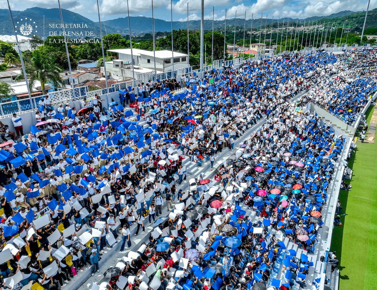 #ContinuidadAcadémicaYTécnica | Miles de jóvenes de bachillerato se han reunido en el Estadio Jorge “El Mágico” González.

El Gobierno del Presidente <a href="/nayibbukele/">Nayib Bukele</a> ha fortalecido su apuesta por la educación técnica y universitaria para todos los estudiantes. #SecretaríaDePrensa
