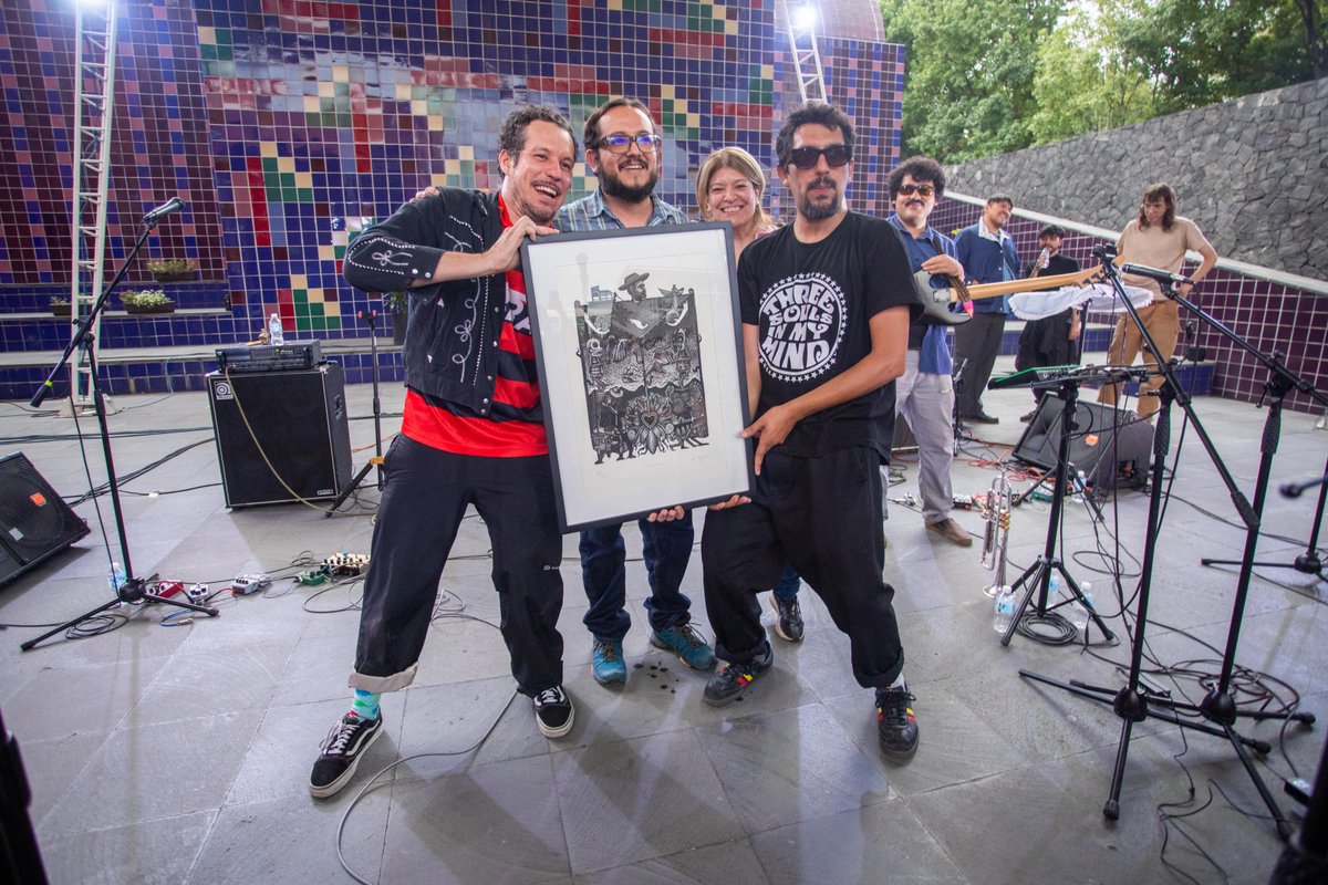Secretaría de Cultura (@cultura_mx) on Twitter photo Tras seis años de la publicación de su último disco, <a href="/holabelafonte/">Belafonte Sensacional</a> regresó con su nuevo material "Llamas, llamas, llamas" en el <a href="/cenartmx/">Centro Nacional de las Artes</a> . Frente a una Plaza de las Artes llena, la banda liderada por Israel Ramírez cantó temas inéditos que hablan sobre fuego, la renovación y la Tras seis años de la publicación de su último disco, <a href="/holabelafonte/">Belafonte Sensacional</a> regresó con su nuevo material "Llamas, llamas, llamas" en el <a href="/cenartmx/">Centro Nacional de las Artes</a> . Frente a una Plaza de las Artes llena, la banda liderada por Israel Ramírez cantó temas inéditos que hablan sobre fuego, la renovación y la