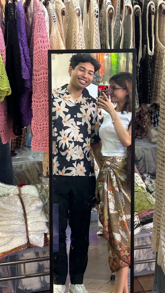 _haiqaly's tweet photo. my girl really stepping up on making me dress good, bought me new clothes mimimimimimi https://t.co/gm2bx2KhHr