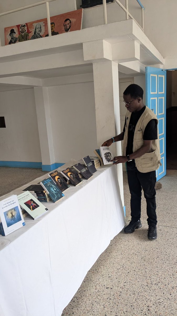 En guise du 25ème anniversaire de la guerre de 6 jours à #Kisangani, nous nous sommes réunis à l'Alliance Fr. pour une expo unique de nos livres engagés. 
C'est plus qu'une commémorat° : c'est un appel à revivre notre histoire, à la comprendre mieux.

 #LaLectureForgeLâme