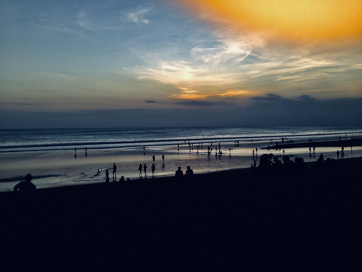 MonoreenaM's tweet photo. #skyフレンド募集 #sunset #BeachVibes #indianocean #sunsetcolours #cloud #streetphotography #photopoetry #iphonephotography https://t.co/uSq7Cst3VA