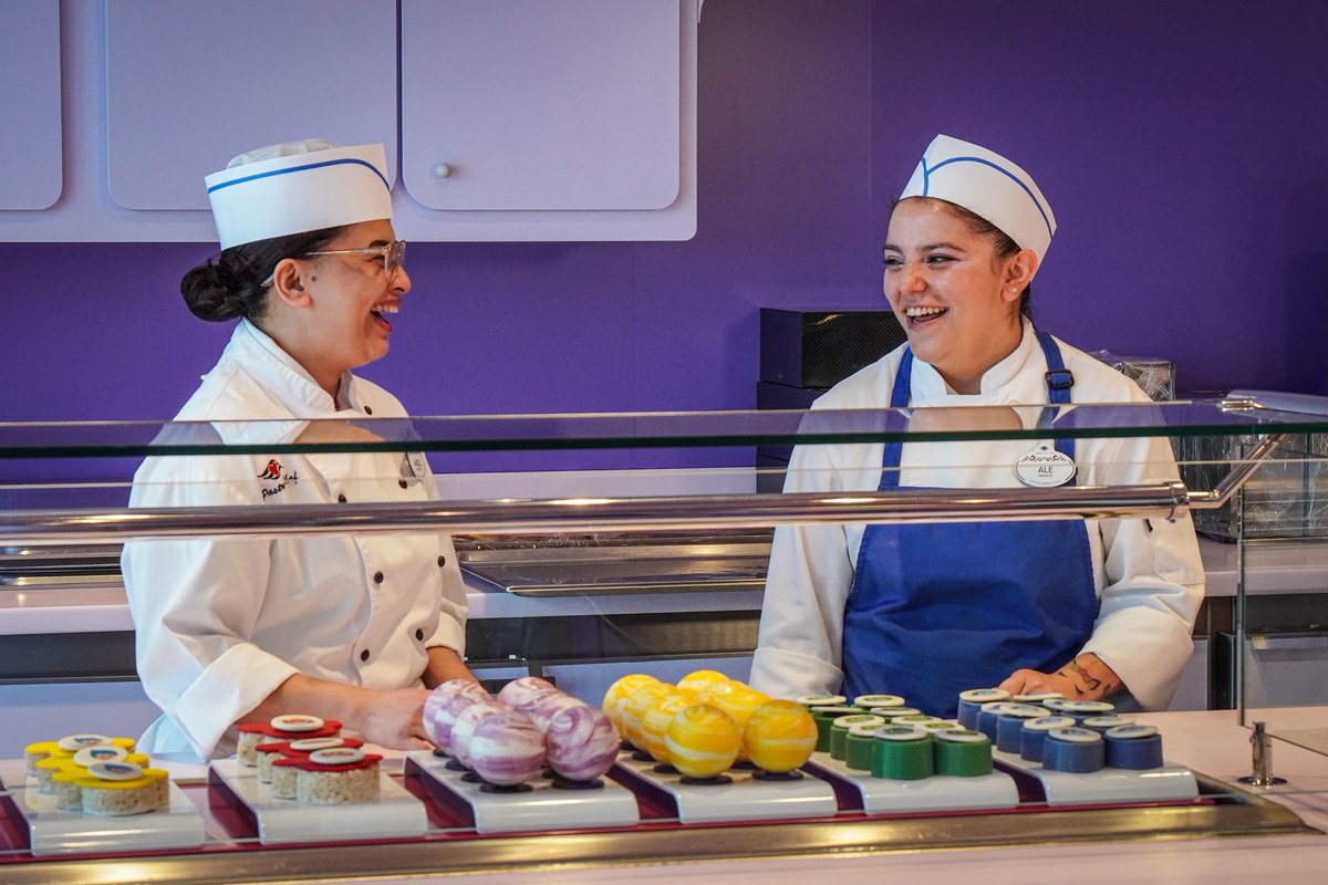 DCLcruisingdad's tweet photo. Even wonder the differenced between working for Disney Cruise Line and Disney Program? Thanks you Life at Disney for posting some of the cast members favorite areas for each!
https://t.co/KLc2qN1oOu
#DCL #Disney #DisneyCruise #LifeatDisney #DisneyThreads https://t.co/2wiDzjnVcx