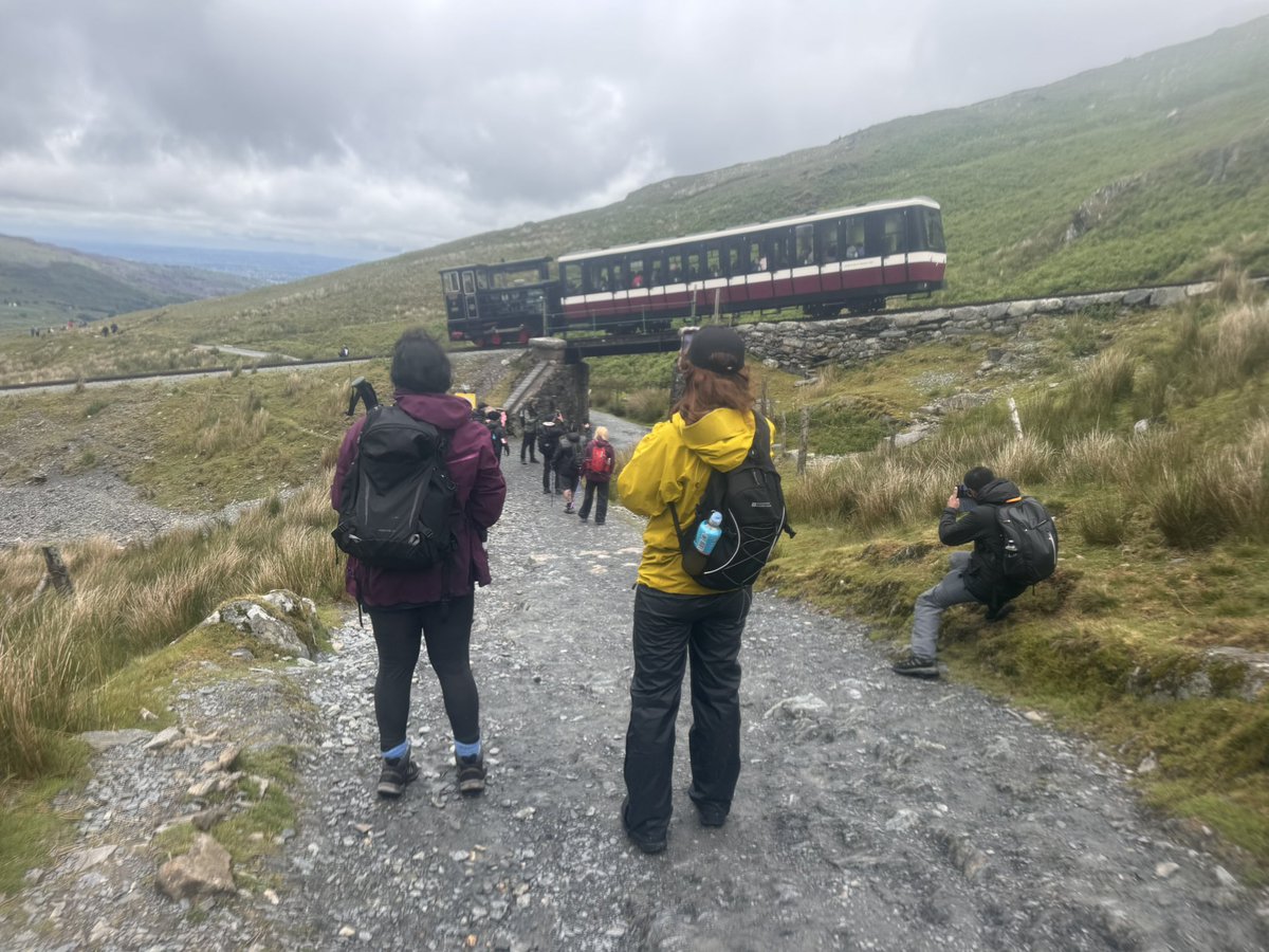 Yr Wyddfa / Snowdon working today for MountainXperience with an excellent super quick group.

It rained but thankfully not as much as what was forecasted 😆🏔️🏴󠁧󠁢󠁷󠁬󠁳󠁿🌧️