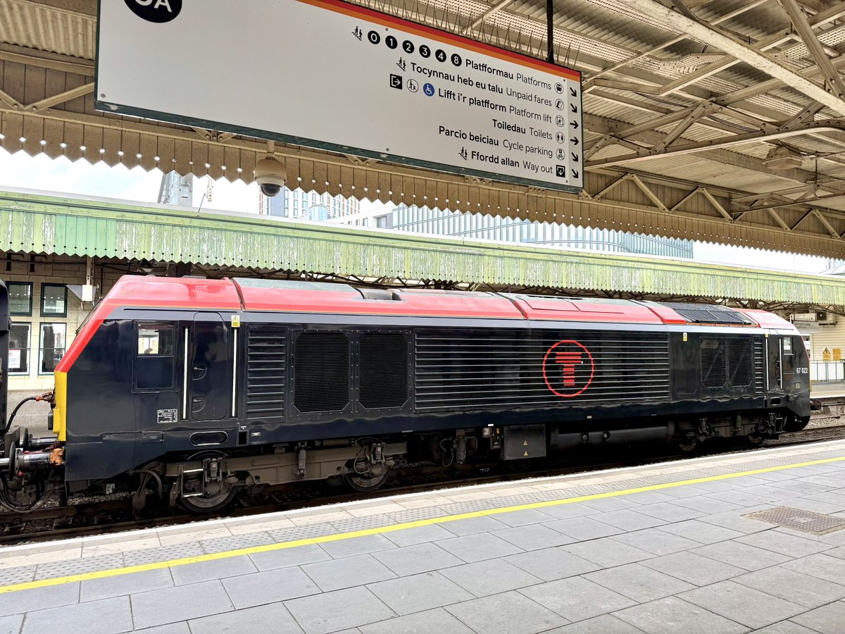 kingy69beard's tweet photo. #SkipSaturday a bonus last minute trip out to Cardiff to bag a couple of
@tfwrail #class67 haulages. 67025 and 67022 providing the entertainment. https://t.co/K1SMucZ3zc
