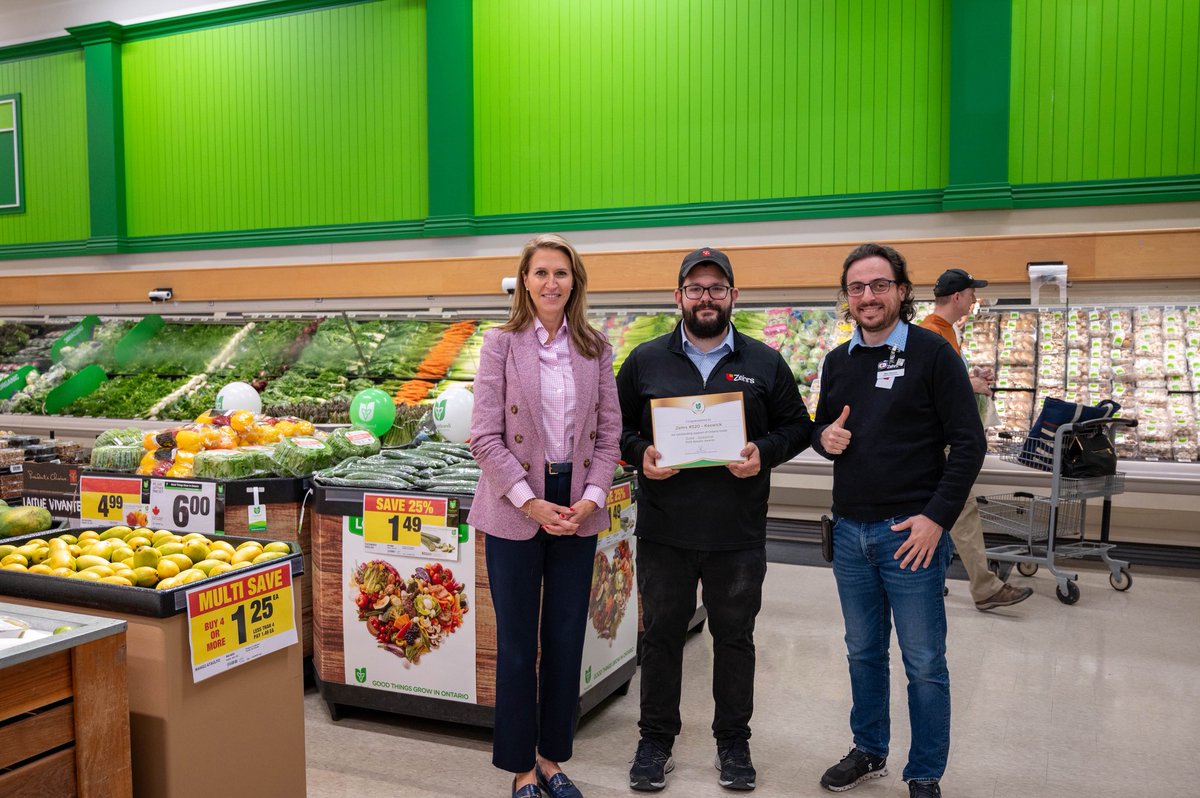 As Local Food Week continues, I’m proud to highlight retailers in York—Simcoe who excel at showcasing local produce! 

Yesterday, I was pleased to congratulate Zehrs #520 in Keswick for receiving the Foodland Ontario Gold – Seasonal Award. 

Thank you to the team at store #520
