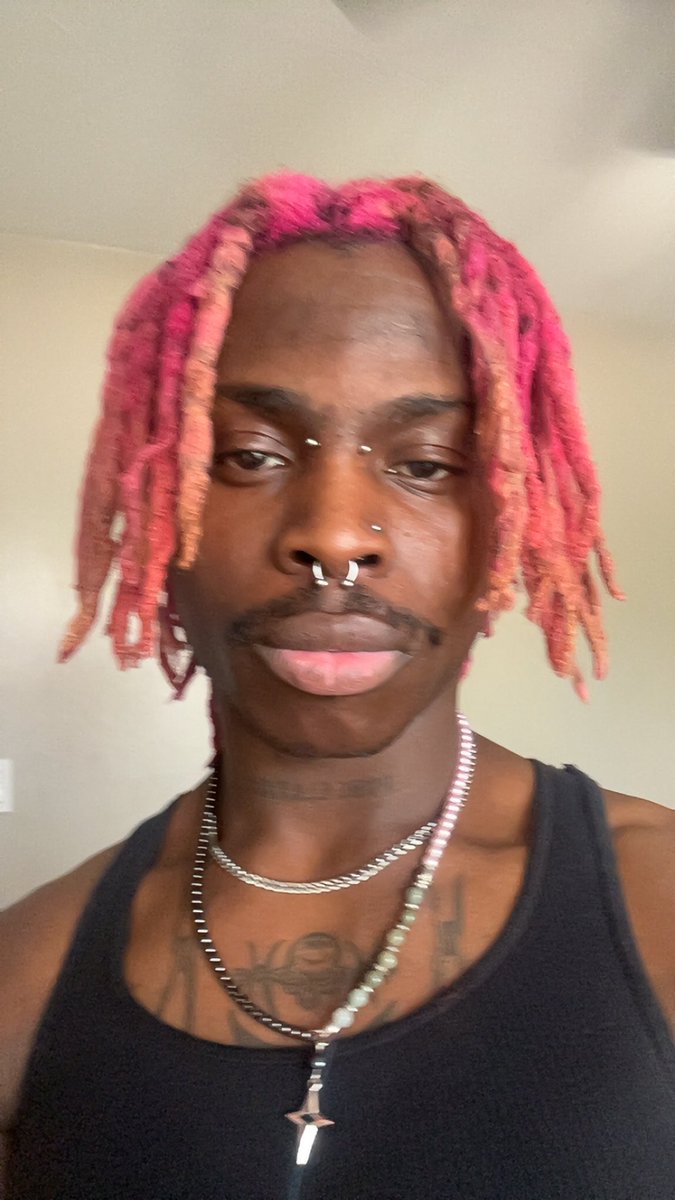 SlumpDuke's tweet image. Pink hair now :3