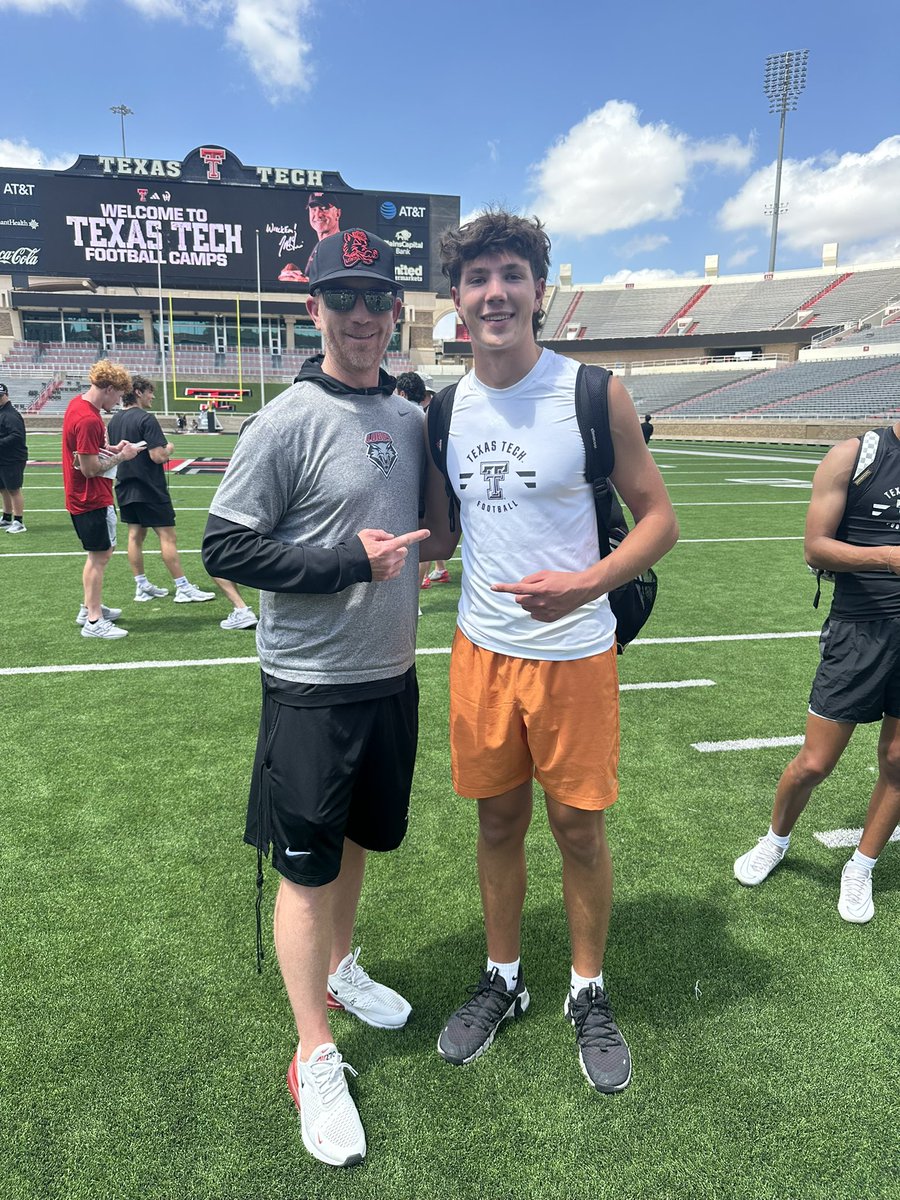 j_hossmannlees's tweet image. Had a great camp at Texas Tech
- Hit a 50 yarder with @CoachKennyPerry in my ear trying to distract me
- Kickoff got padded down around -6
@Coach_Conry @CoachDaPrato
@Coach_AAnand @CoachRJackson34 @CoachPollockCU
@8nicknovak @NewGenKicking @kt_recruiting