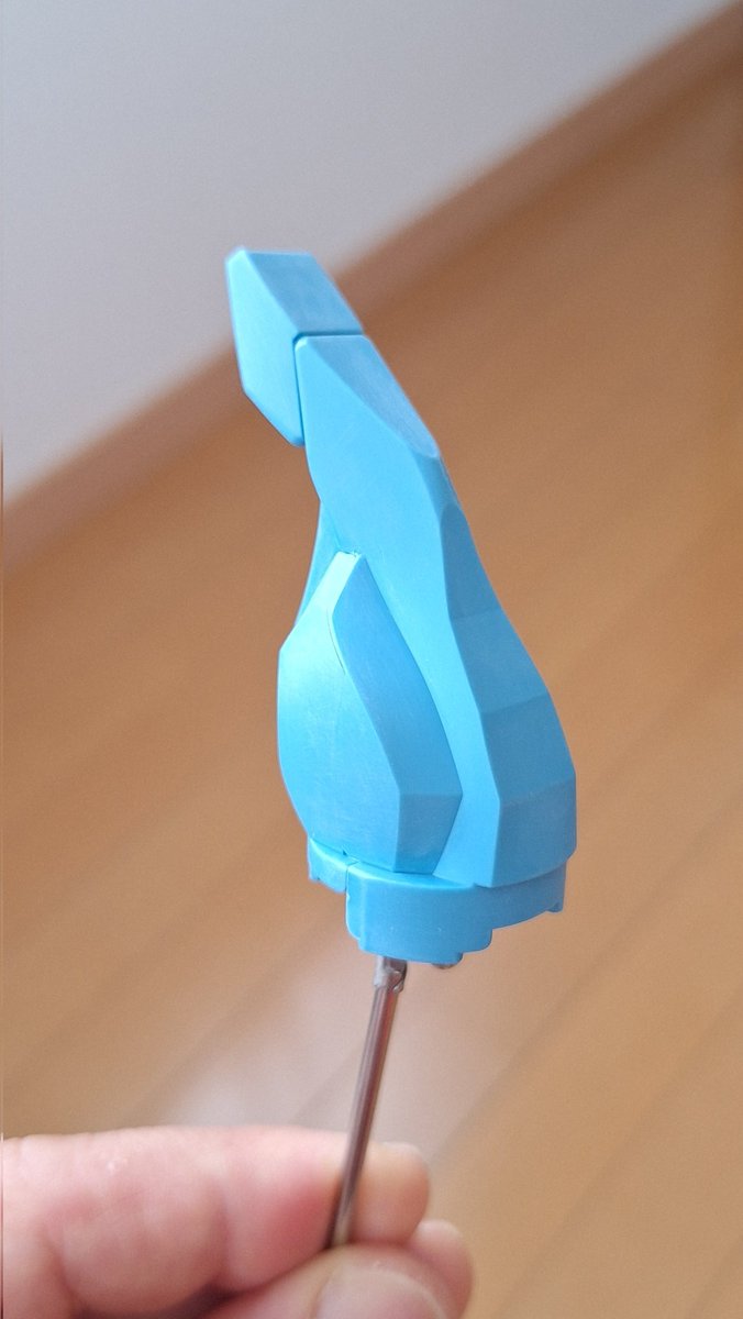 takezou2955's tweet image. モデラーあるある?かはわかりませんが...
プラモデルを趣味でやっている事が知れ渡ると、制作ををお願いされる事がある(今回は別で2件)。
って事で断れない自分は、やりたいオリジナル陸戦ガンダムを止めて、その内の1件のプラモを弄ってます。(色替えオーダー)
