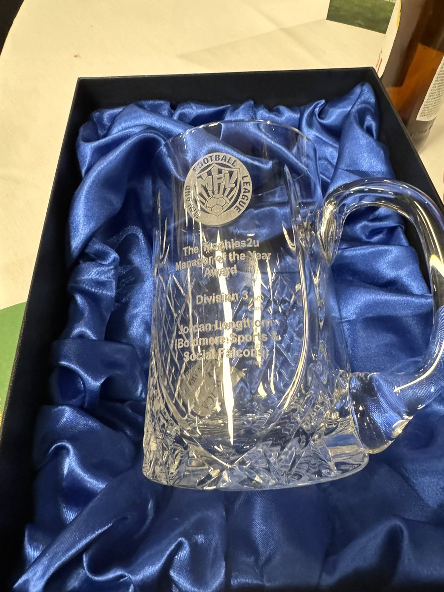 𝐌𝐚𝐧𝐚𝐠𝐞𝐫 𝐨𝐟 𝐓𝐡𝐞 𝐘𝐞𝐚𝐫 𝐀𝐰𝐚𝐫𝐝..

Well done to our Manager <a href="/JordanLengthorn/">Jordan</a> winning “Manager Of The Year Award for Division 3” 

Well deserved 👏👏👏

#UTB ❤️🖤