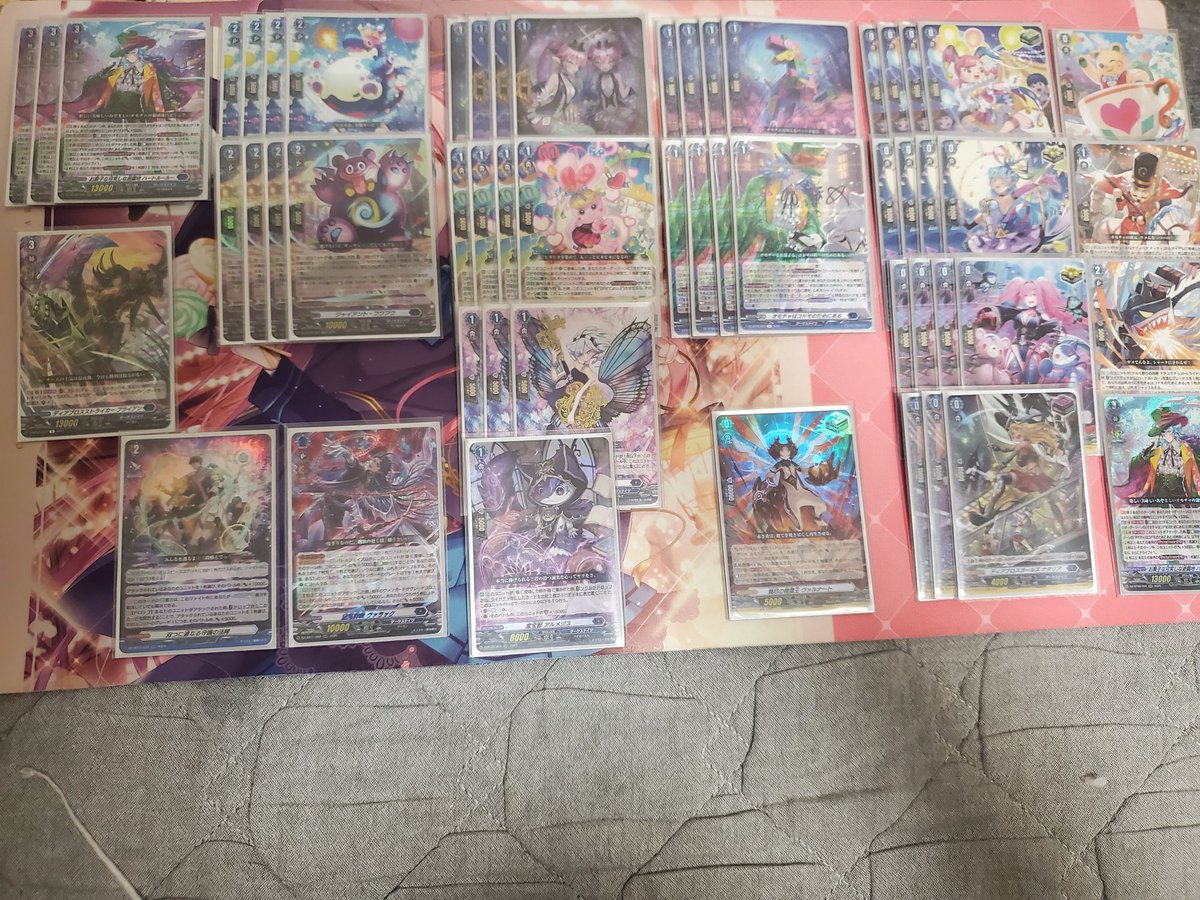 超勇爆裂で登場した
お菓子な可笑しな遊園地ハートルールー
デッキがほとんどハッピートイズなので組みやすく遊びやすいし楽しいデッキです。
”ディアブロスストライカーブライアン”をハートルールーの後列に置いて前列のハッピートイズ達を強化できるのが気に入ってます。

 #ヴァンガードデッキ紹介