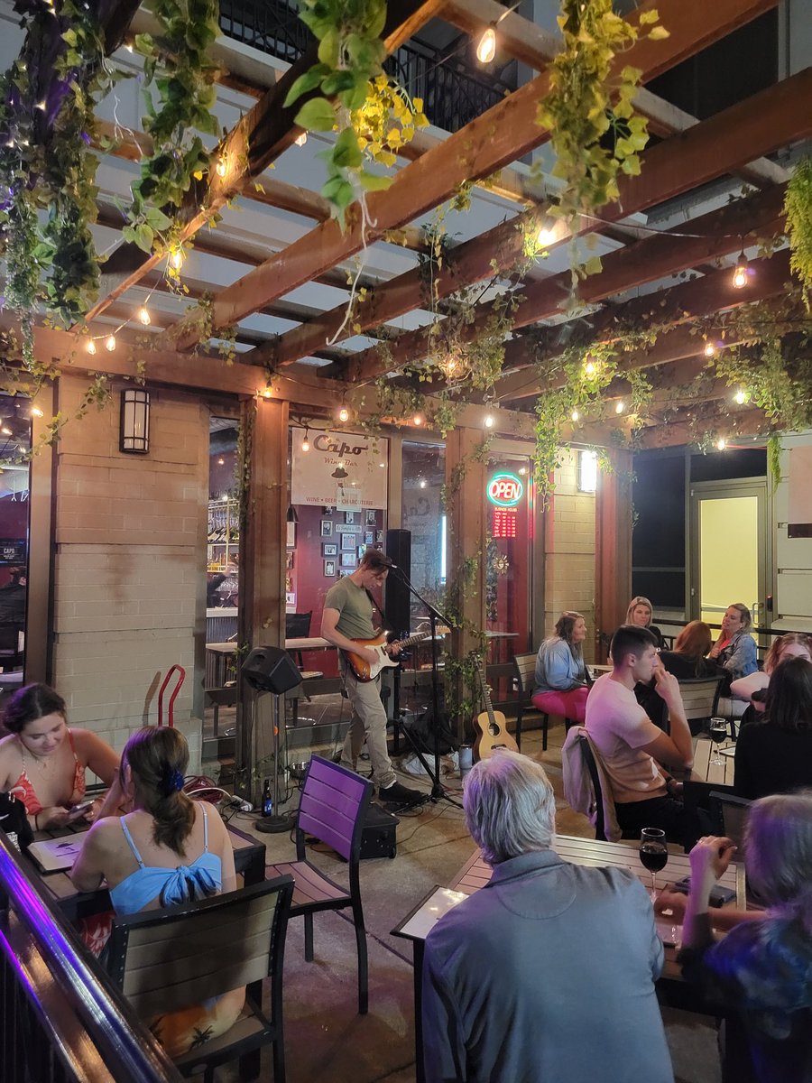 🍻🍷🥂🍷🐿🍾🥂 capowinebar.com  210 Main Street