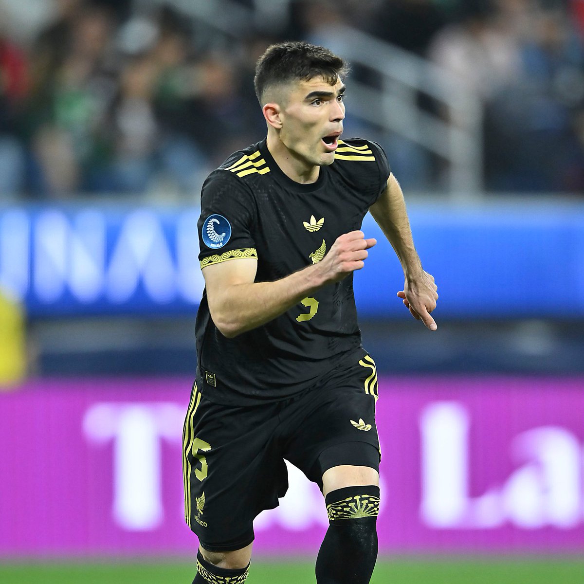 Si eres creyente, pídele a Dios que a Johan Vásquez no le de ni una gripa antes del mundial, porque estamos jodidos si se llega a perder algún partido.