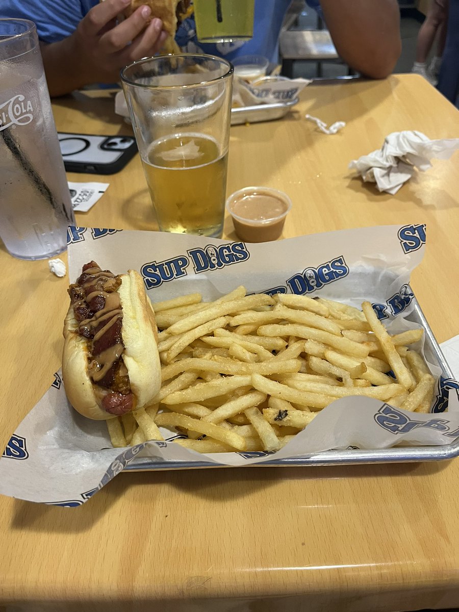 chaad_graph's tweet image. Win or lose it’s always a good day to be a Tar Heel!  
#SupDogs 
#DiamondHeels 
#ChapelHill 
#FranklinStreet