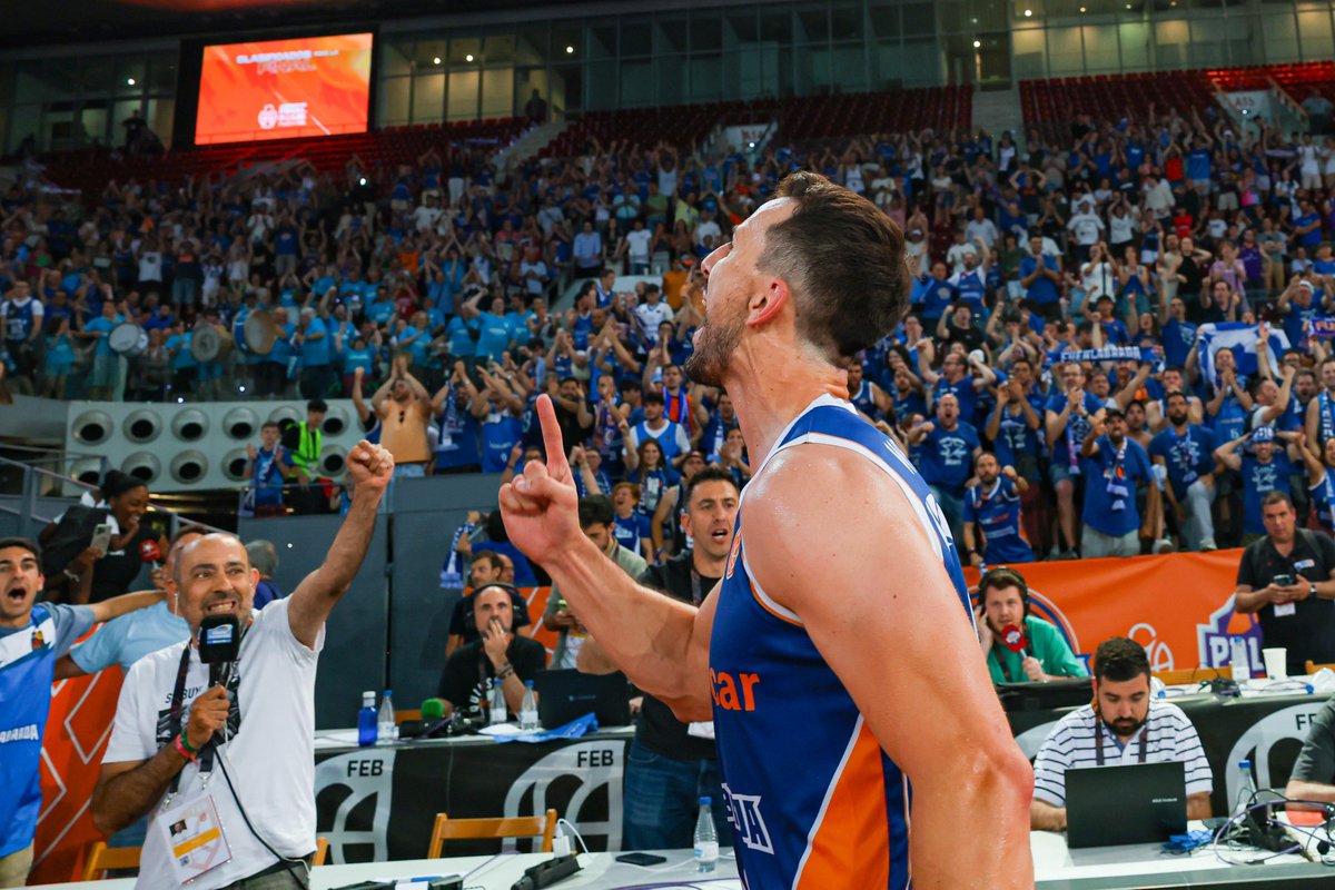 UNA PASIÓN INCONTROLABLE 💙💙

Descansen, que mañana puede ser un gran día…💤🏆