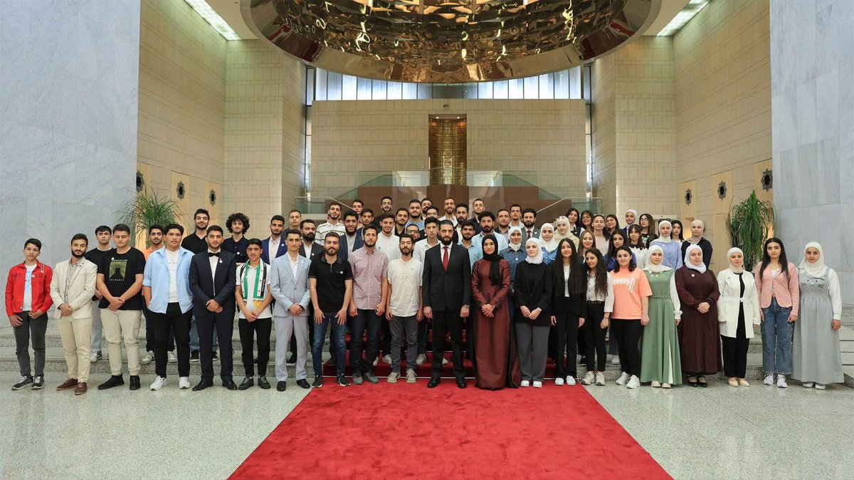 ahmadalsbaih0's tweet image. سوريا للجميع، والنساء السوريات &quot;المنقّبات&quot; جزء من الشعب السوري، ولهنّ حق بالحضور والمشاركة مثل الجميع.. 
لا للتنميط…