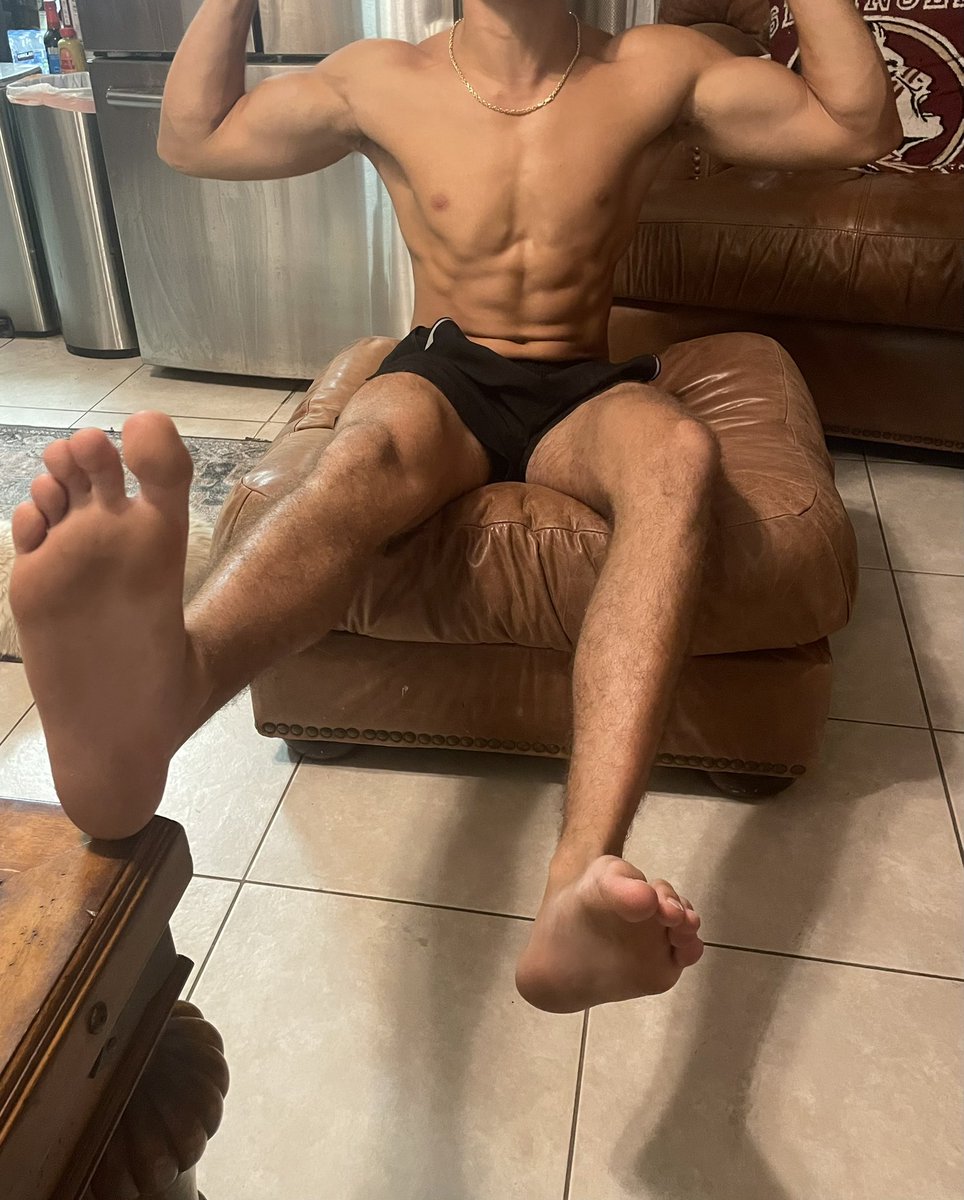 ZaneMercer78202's tweet photo. We both know I own you. Give in and beg for My control. https://t.co/dueM4woksm