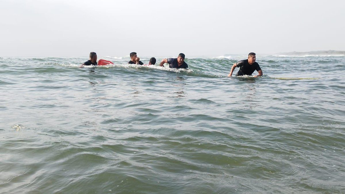 SP_Veracruz's tweet photo. 📢 #Entérate | En #ÚrsuloGalván, personal de la Unidad Marítima rescató a 2 personas arrastradas por la corriente. 🌊

Ambas recibieron primeros auxilios y están a salvo.
📲 Ante emergencias, llama al ☎️ 911.

Nuestra misión es preservar tu seguridad. ❤️ https://t.co/EhfRtyscm0