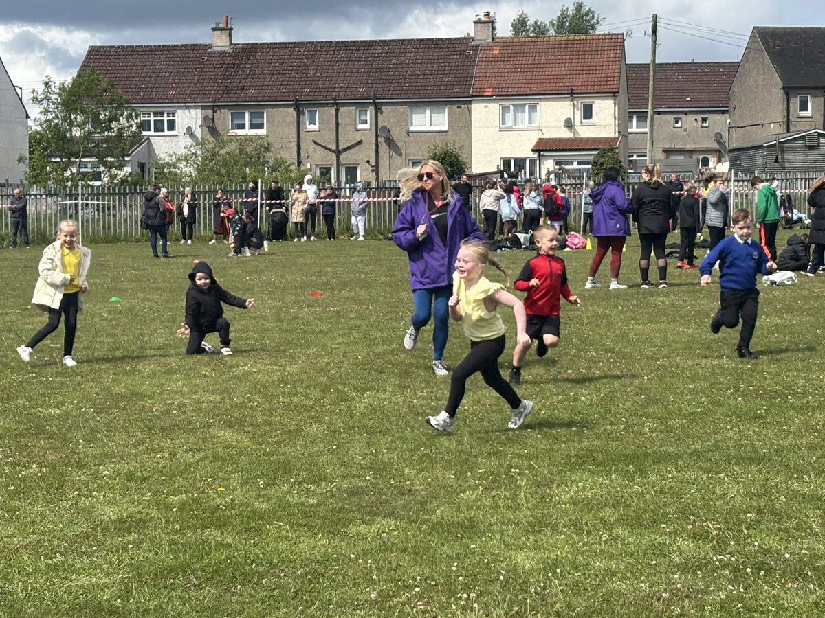 AshleyMParis's tweet photo. @DykeheadPrimary Mrs Barrie got involved in the running race for p2 🤗🥰 https://t.co/xidtbc3NO5