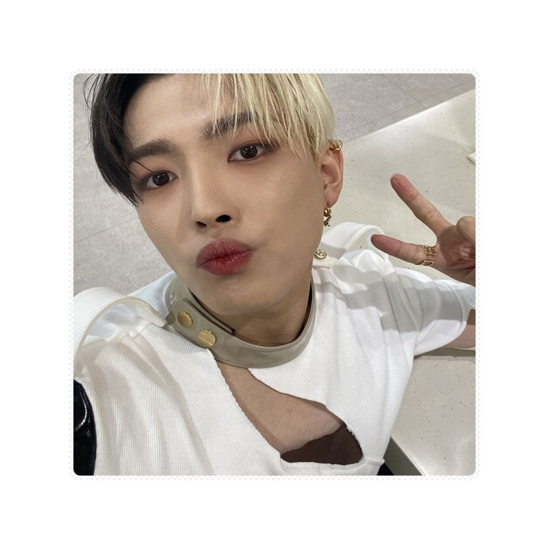 YEIVHNS's tweet photo. ⠀   𝑰𝑵𝑺𝑻𝑨𝑮𝑹𝑨𝑴  @ YEIVHNS         ❪ 25.06.07 ❫
      ready to party, oh we got a new hair color too https://t.co/UTK1ys4Bv8
