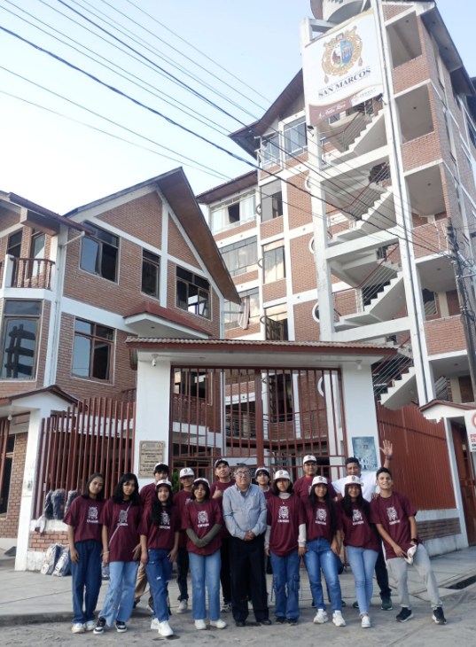 FcaUnmsm's tweet image. 📷 ¡Primera visita institucional a nuestros estudiantes en Villa Rica!
Lea la nota: goo.su/lAU2wz