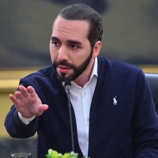 🇸🇻🚨| Nayib Bukele a la Unión Europea: “🇪🇺 El Salvador lamenta que un bloque envejecido, sobreregulado, dependiente de la energía, rezagado tecnológicamente y liderado por burócratas no electos todavía insista en dar sermones al resto del mundo.”