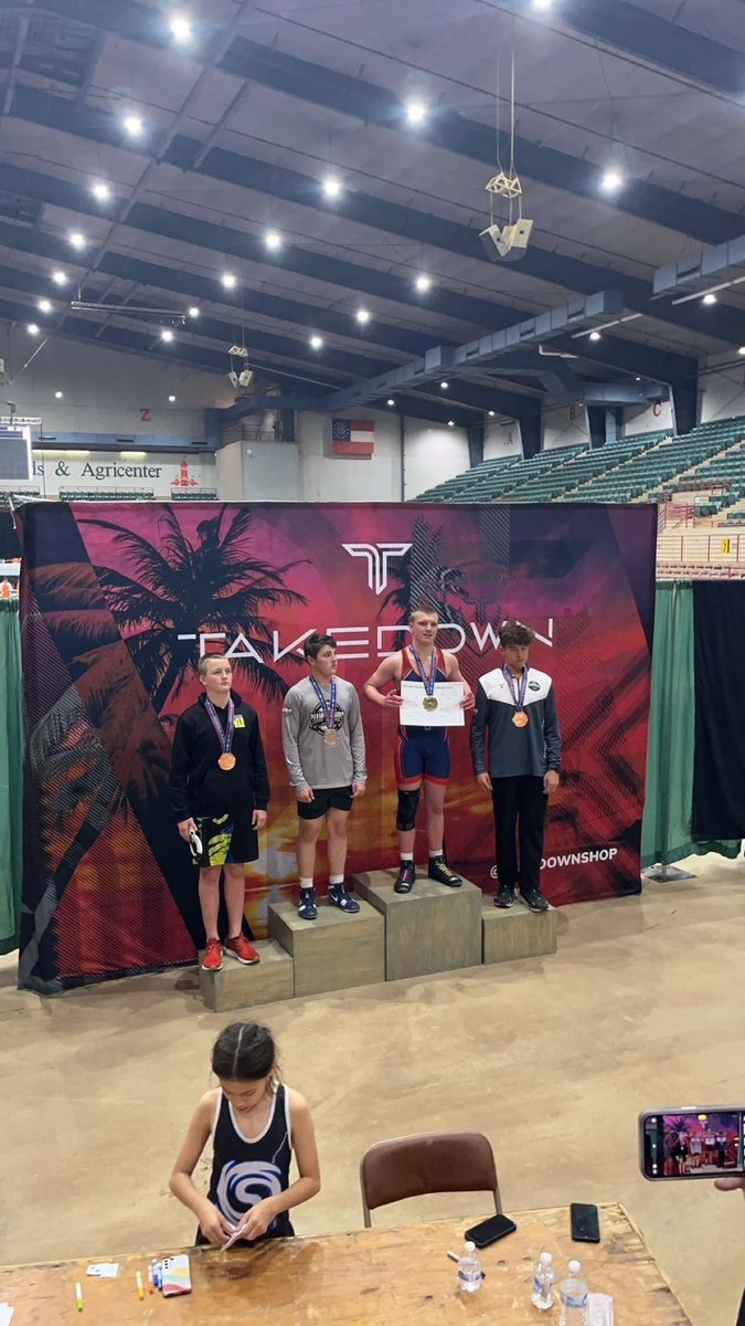 BryantHall1857's tweet photo. 1st place at State 🥇190lb weight class. https://t.co/Mh4oD0Zg8Z