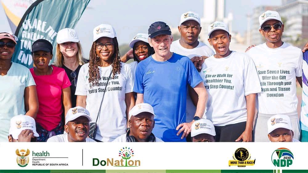 HealthZA's tweet photo. #ComradeMarathon Department of Health, in partnership with Parkrun South Africa, successfully organized a Parkrun event this morning ahead of tomorrow's Comrades Marathon. Approximately 1500 athletes, including regular Parkrunners, led by ParkrunSA President, Mr Bruce Fordyce. https://t.co/LVcZs4mLzT