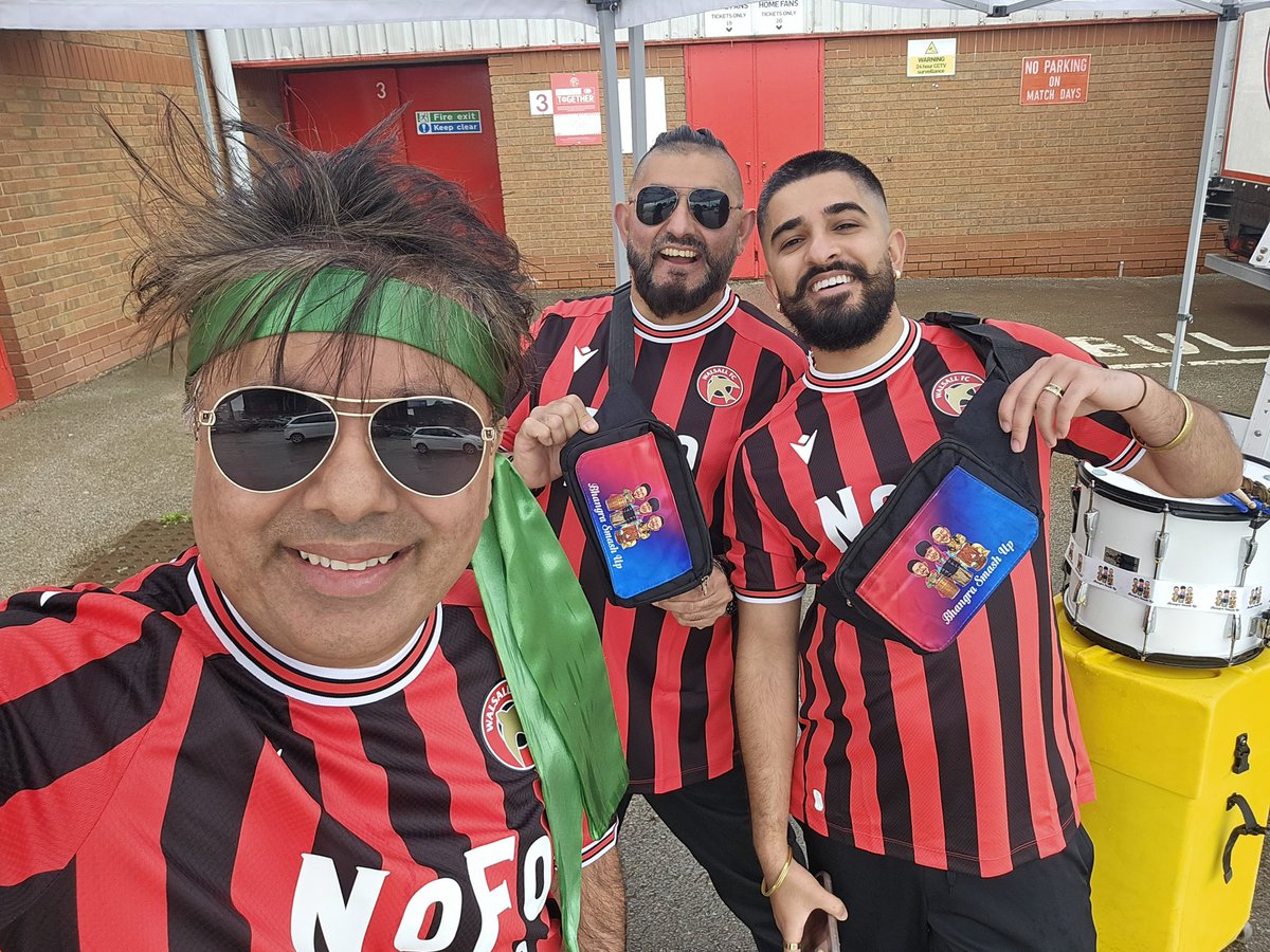 BhangraUp's tweet photo. @WFCOfficial What an amazing day! ❤️🖤 thanks for having support the launch of the new kit! #bhangrasmashup https://t.co/Orgtx2XTYt