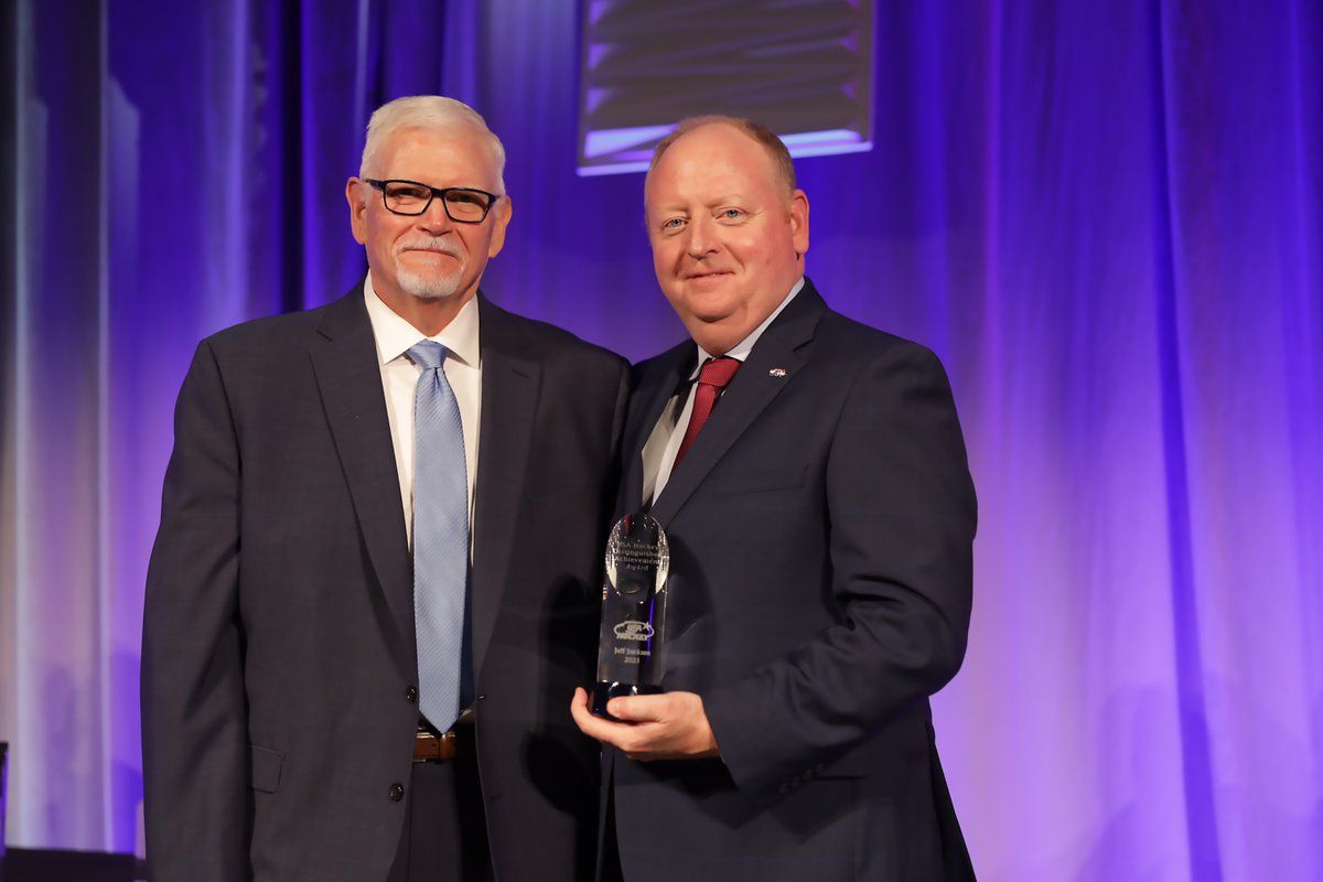 Oh, what a night 🤩 

Congratulations to all the deserving honorees at last night’s President's Awards Dinner.

Details on all of the honorees: usahockey.com/annualawards