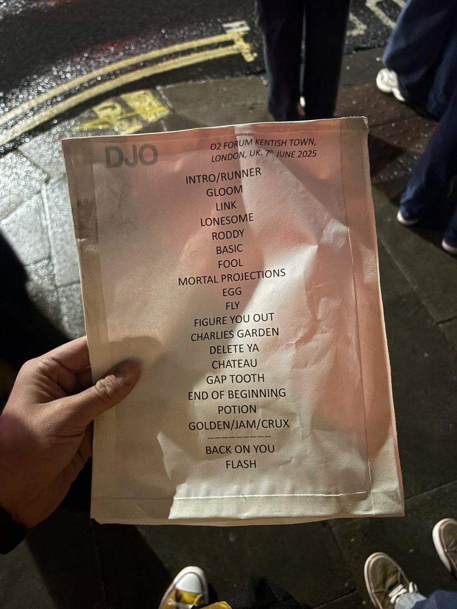 munsonvamp3's tweet image. guys I also got joe’s setlist I am in shambles