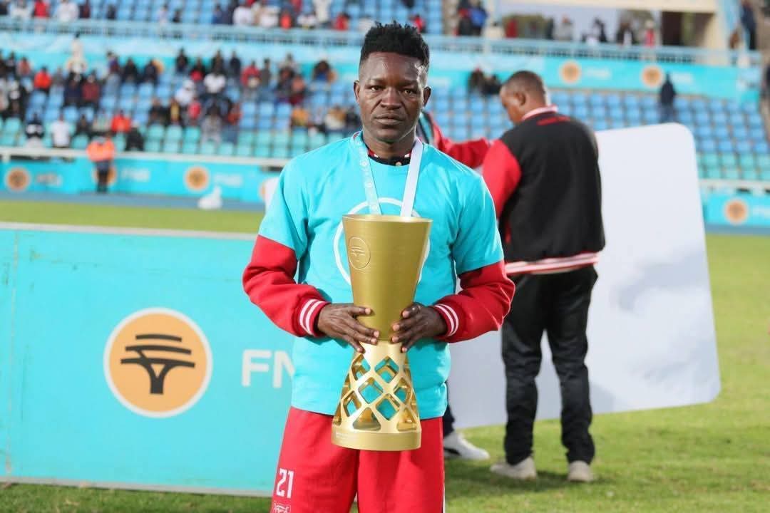 Visualfoot3's tweet photo. 🏆🇦🇴 Matengo conquista a FNB Premiership do Botswana com o Gaborone United!
O extremo angolano somou 2 golos e 7 assistências na sua época de estreia.
O clube garantiu presença na próxima Liga dos Campeões da CAF. #Angola #Matengo #CAFCL https://t.co/E3g6cr0jbn