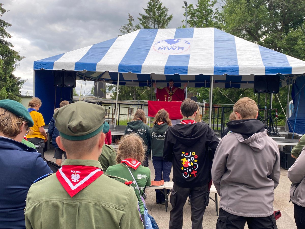 What an incredible blessing that on the Vigil of Pentecost, when Scripture tells us of all the languages of the world being united in praise of God, I was able to celebrate Mass with Scouts from all over Europe at Intercamp 2025! 🔥🕊️⚜️