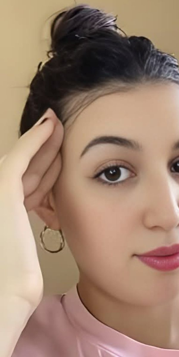 #سؤال 
معظم المطلقات اكثرهم من النساء الجميلات واكثرهم  وانوثه وجاذبيه لرجال 
من يعرف السبب