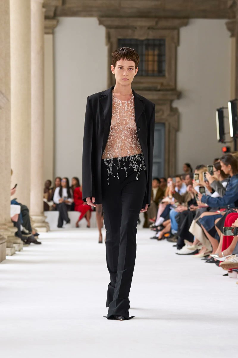 Mr. Quijada (@unaiquijada) on Twitter photo <a href="/mikecostello/">Michaelcostello</a> <a href="/Pronovias_EN/">Pronovias</a> <a href="/ALEXVAUTHIER/">Alexandre Vauthier</a> <a href="/LouisVuitton/">Louis Vuitton</a> <a href="/MariaEsteveF/">Maria Esteve Flores</a> <a href="/HouseofHerrera/">Carolina Herrera</a> <a href="/Schiaparelli/">Schiaparelli</a> <a href="/PdH_es/">Pedro del Hierro</a> <a href="/Nacho_Aguayo/">Nacho Aguayo</a> Impecable Rosanna Zanetti con un diseño perteneciente a la colección Spring-Summer 2025 de Sportmax sobre la alfombra roja de los "ELLE Style Awards 2025" que celebraba el 80 aniversario de la revista ELLE en el mundo 🖤
#ElleStyleAwards <a href="/mikecostello/">Michaelcostello</a> <a href="/Pronovias_EN/">Pronovias</a> <a href="/ALEXVAUTHIER/">Alexandre Vauthier</a> <a href="/LouisVuitton/">Louis Vuitton</a> <a href="/MariaEsteveF/">Maria Esteve Flores</a> <a href="/HouseofHerrera/">Carolina Herrera</a> <a href="/Schiaparelli/">Schiaparelli</a> <a href="/PdH_es/">Pedro del Hierro</a> <a href="/Nacho_Aguayo/">Nacho Aguayo</a> Impecable Rosanna Zanetti con un diseño perteneciente a la colección Spring-Summer 2025 de Sportmax sobre la alfombra roja de los "ELLE Style Awards 2025" que celebraba el 80 aniversario de la revista ELLE en el mundo 🖤
#ElleStyleAwards