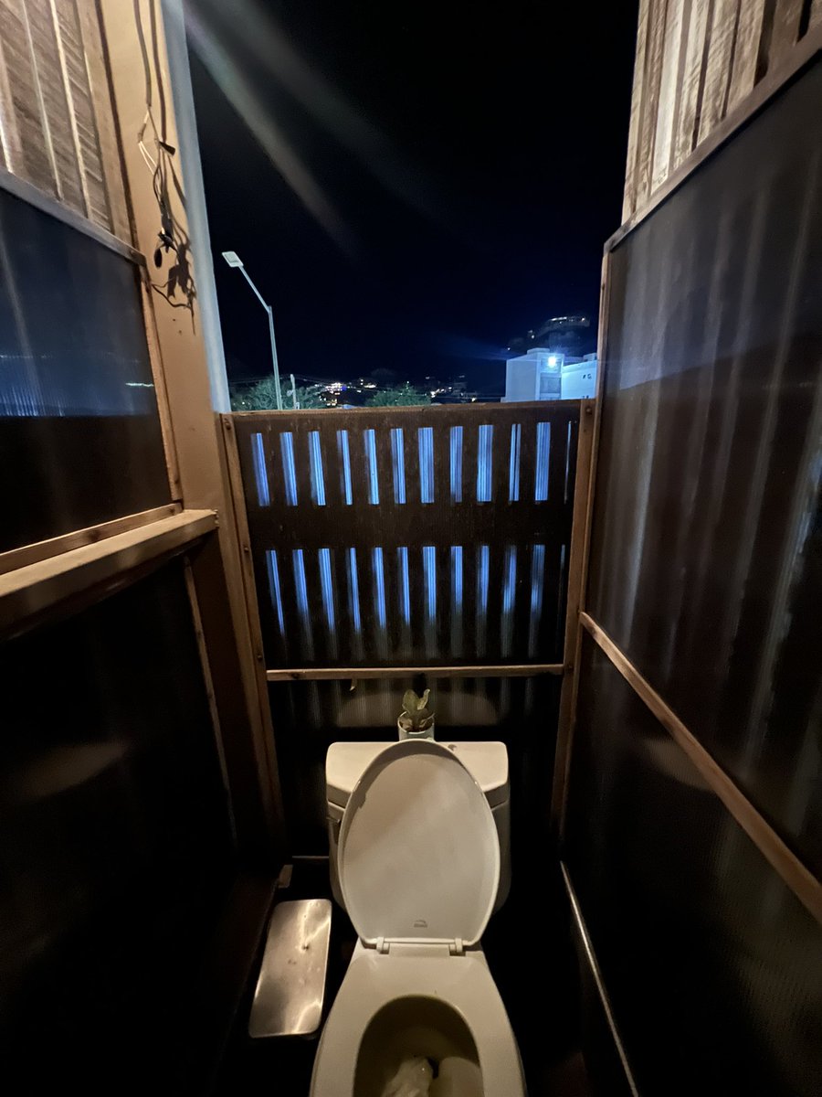 kikemientv's tweet image. They got me literally shitting outside in Mexico. Someone is DEFINITELY going to hear 💀