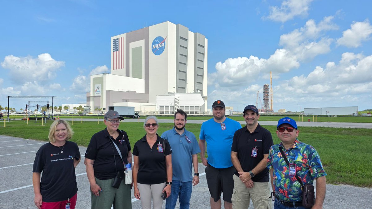 oracleace's tweet image. ACEs in Space! Out of this world ACE Adventure to @NASAKennedy before #Ascend2025!
