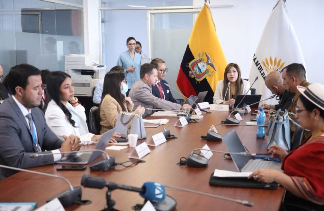 #ATENCIÓN 
A partir del quórum reglamentario, se instaló la #Sesión3 de la Comisión de <a href="/SeguridadAN/">SeguridadAN</a>. El primer punto del orden del día fue conocer, analizar y resolver el texto final del #informe para segundo debate del #proyecto de Ley de Inteligencia.