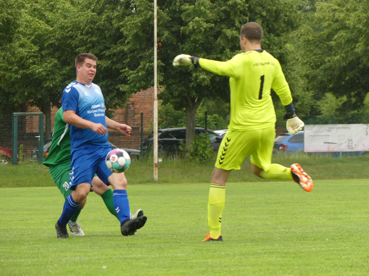 In der Kreisoberliga Nordsachsen besiegt die LSG Löbnitz den FSV Beilrode mit 1:0, ganz netter Kick ohne Highlights.
