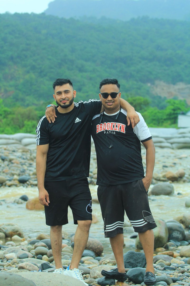 Muhamma82680560's tweet photo. With friend 🥰❤️🥰 https://t.co/HZMW2nKZr9